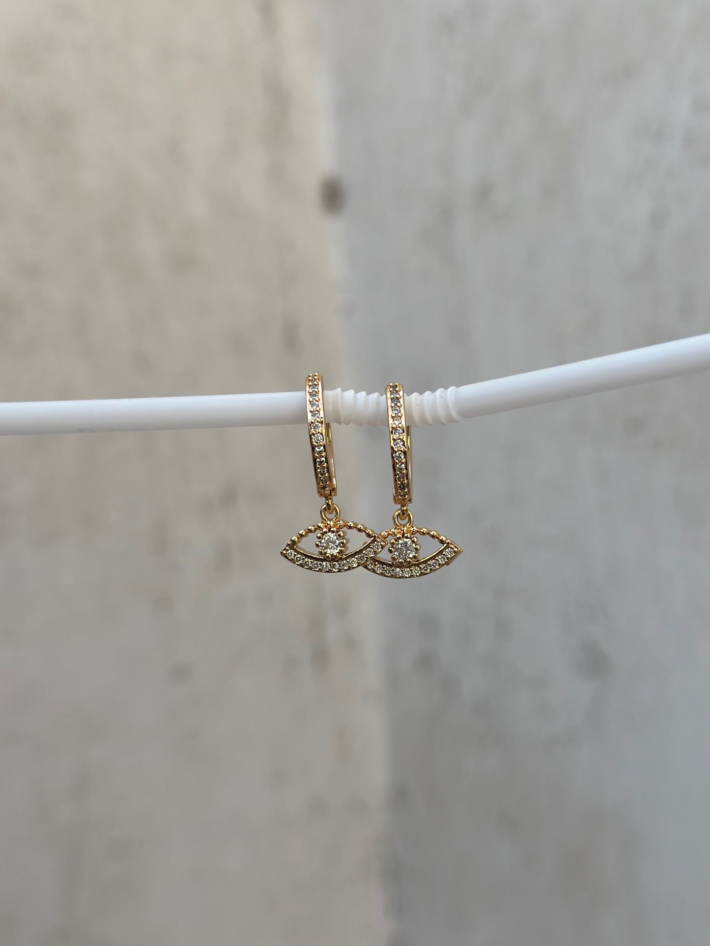 Eye Drop Hoop