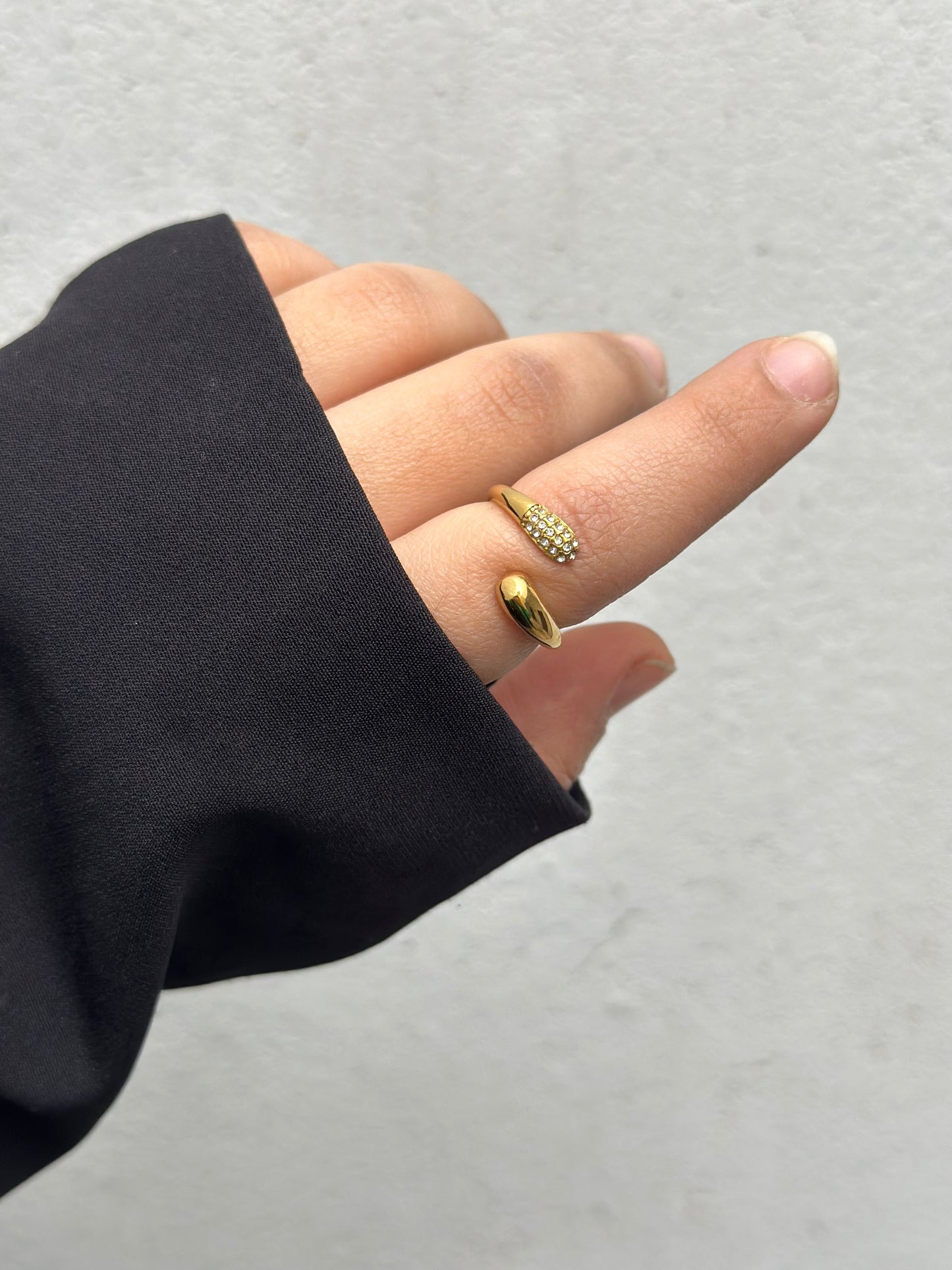 Shine water drop pinky ring
