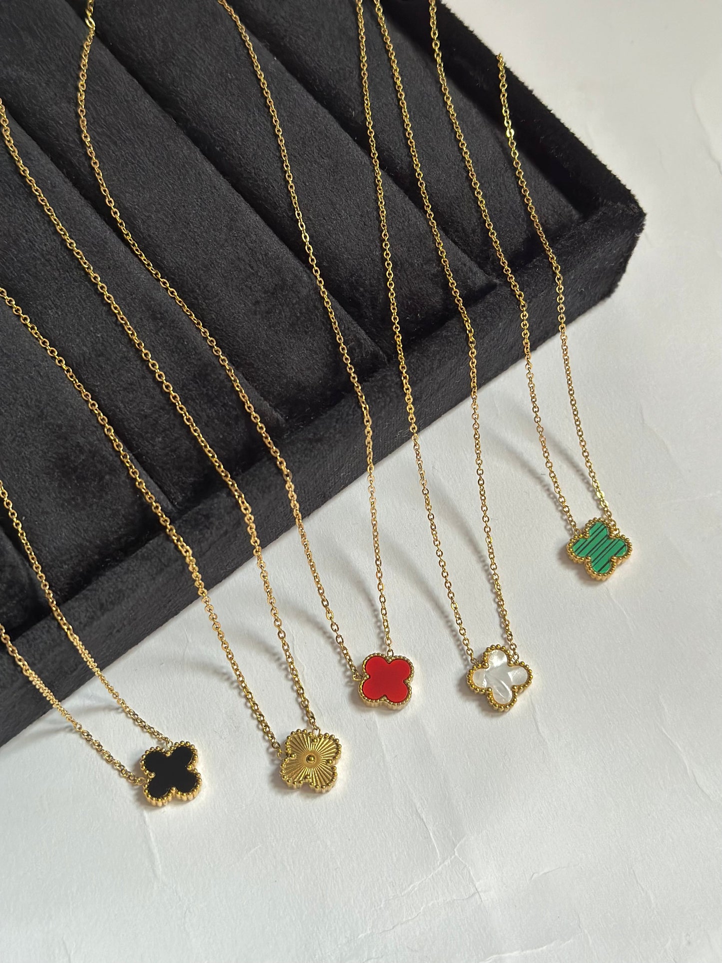 Basic Vancleef necklace