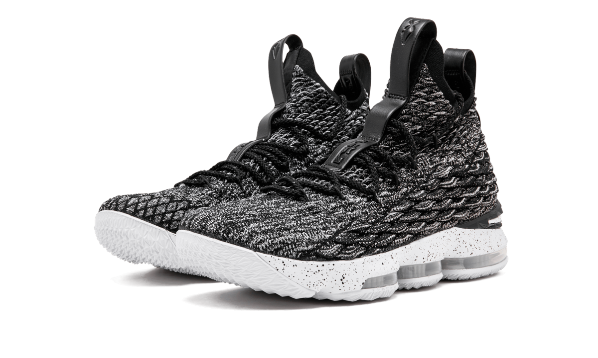 Lebron XV "Black" 897648 002