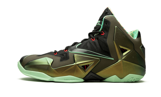 Lebron 11 "King's Pride" 616175 700