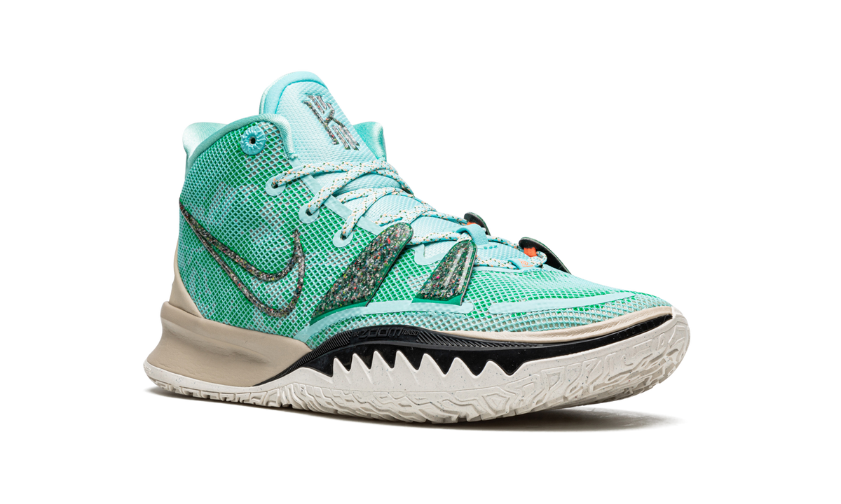 Kyrie 7 "Copa" CQ9326 402
