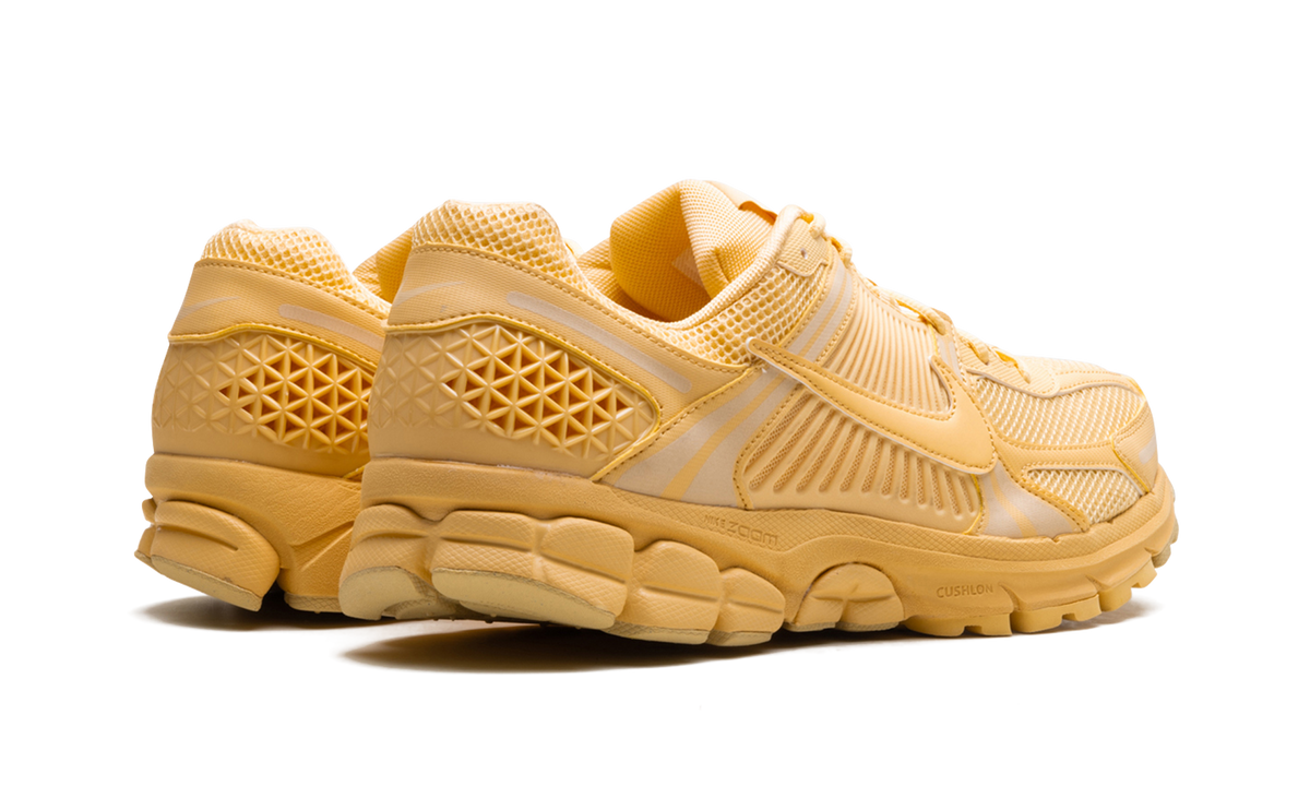 Zoom Vomero 5 "Celestial Gold" HF5493 200